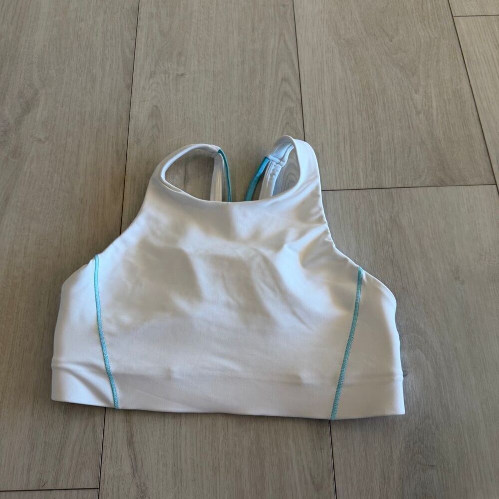 Athleta M Flex Spacer Tipped Sports Bra Bright White Aqua Blue Medium